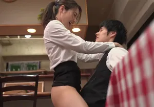 Cậu trai trẻ đụ nữ đồng nghiệp có ông chồng nhưng ông xã “yếu”