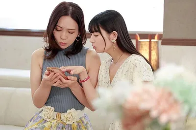 Người phụ nữ có người chồng rủ cô bạn thân cùng địt nhau với trai trẻ qua mạng