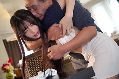 Bố gã chồng biến thái hấp diêm người yêu của con trai rồi còn bắn cả vào trong